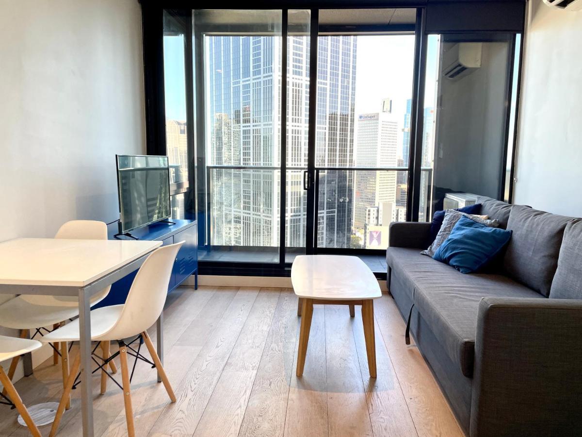 Readyset At Empire Apartment *